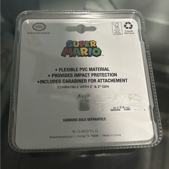 Bioworld Super Mario AirPods Case with Clip - Picture 2 of 3